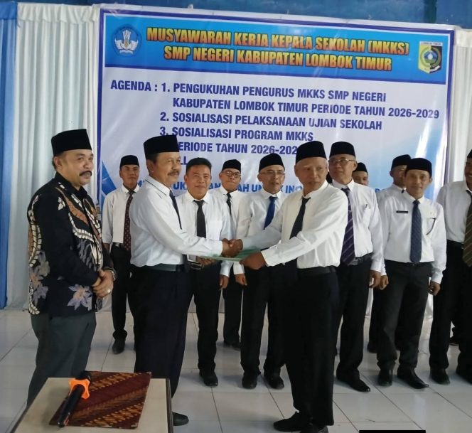 
 Kukuhkan Pengurus MKKS SMP Kabupaten, Kadisdikbud Minta MKKS Fokus Angkat Prestasi Sekolah