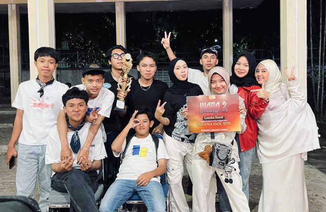 
 Tampil Apik, Tim Band Monelia MAN 1 Lotim Raih Juara 2 Lomba Band di Unram