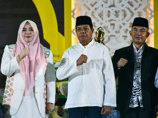 Foto : Wakil gubernur NTB didampingi Bupati lombok timur H Haerul Warisin saat acara penutupan MTQ tingkat provinsi yang di gelar di kabupaten lombok tengah