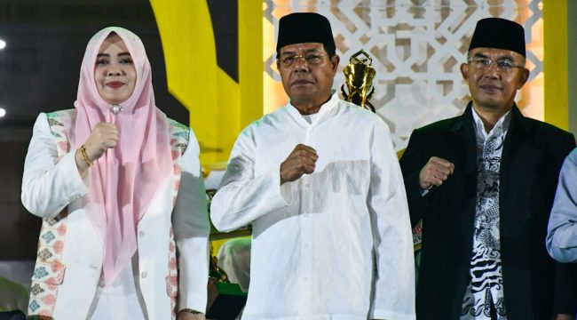 Foto : Wakil gubernur NTB didampingi Bupati lombok timur H Haerul Warisin saat acara penutupan MTQ tingkat provinsi yang di gelar di kabupaten lombok tengah