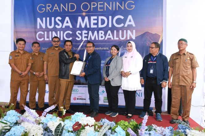 
 Bupati Lotim Resmikan Klinik Internasional di Sembalun, Dorong Investasi Ramah & Edukasi Aset Warga