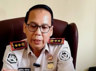 Foto : Kepala l
Kantor Emigrasi lombok timur Iqbal Rifai 