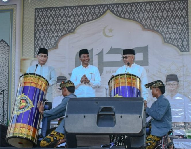 
 Foto : Wakil bupati lombok timur H Edwin Hadiwijaya yang didampingi Ketua DPRD Lombok Timur saat membuka Festival Muharram 1448 Hijriah di GOR Lalu Muslihin, Selasa 16/6/2026.