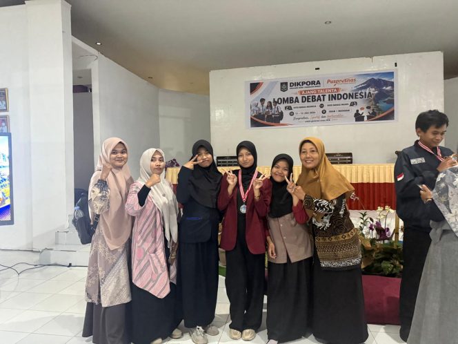 
 Tim Gabungan MAN 1 Lotim, MAN IC Lotim, dan SMAN 1 Selong Sapu Tiga Penghargaan Lomba Debat Tingkat NTB 2026