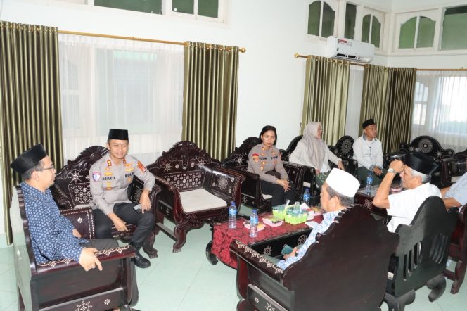 
 Foto : Kapolres Lombok Timur AKBP Ariakta Gagah Nugraha, S.I.K., M.H. melakukan kunjungan silaturahmi ke Yayasan Hamzanwadi NWDI Pancor pada Kamis, 16 Juli 2026.