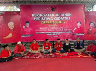 Foto : Dewan Pimpinan Cabang (DPC) PDI Perjuangan Kabupaten Lombok Timur menggelar peringatan 30 tahun Peristiwa Kudatuli dengan mengadakan zikir, doa bersama, dan refleksi perjuangan kader, Senin (27/7).
