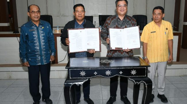 Foto: Bupati lombok timur H Haerul Warisin didampingi PLT Kepala dinas Pariwisata H Mirayang (kuning) menggandeng PT Asuransi jasaraharja Putra untuk memberikan perlindungan bagi wisatawan 