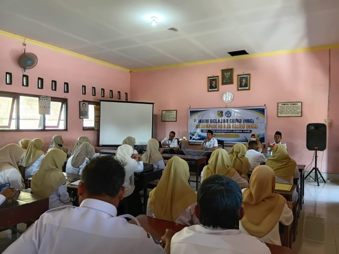 
 Kanit UPTD Dikbud Sakra Barat Tindaklanjuti Hari Belajar Guru untuk Dongkrak Mutu Pendidikan