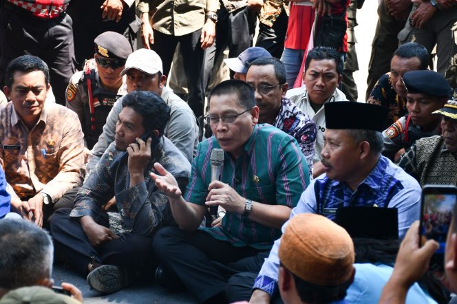 
 Tuntutan Warga Kalijaga Timur Didengar, Wabup Lotim Janji Perbaiki Jalan Bagek Nyaka-Karleko di APBD Perubahan 2026