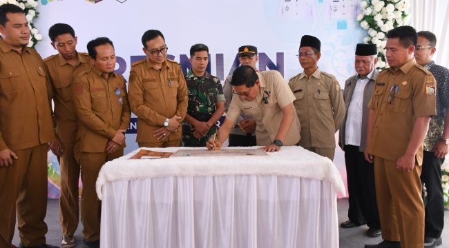 Foto : Bupati Lombok Timur H. Haerul Warisin meresmikan Gedung Puskesmas Sakra Timur pada hari Selasa (1/9/2026).