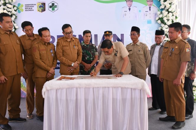 
 Foto : Bupati Lombok Timur H. Haerul Warisin meresmikan Gedung Puskesmas Sakra Timur pada hari Selasa (1/9/2026).