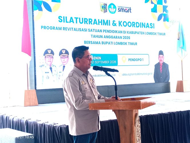 
 Foto : Bupati Lombok Timur H Haerul saat memberikan arahan dan silaturahmi dan koordinasi program revitalisasi di pendopo bupati senin (21/09).
