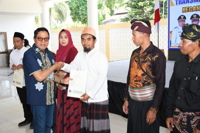 
 Akhir Penantian 16 Tahun, 109 Transmigran Puncak Jeringo Akhirnya Kantongi SHM