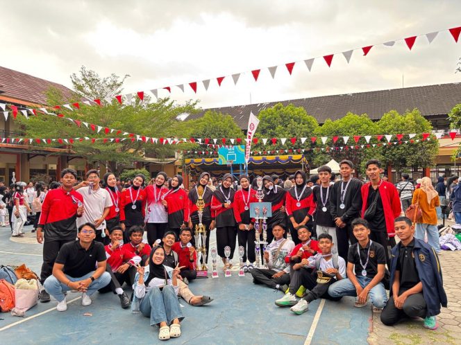 
 Keren, Tim Paskib MAN 1 Lotim Sukses Rebut Juara Umum Lomba Paskib se-NTB