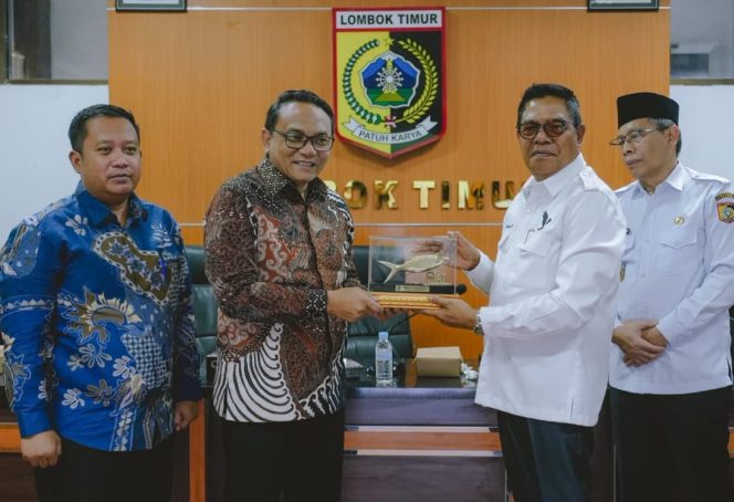 
 Foto : Pemerintah Kabupaten Lombok Timur menerima kunjungan kerja rombongan Pemerintah Kabupaten Pati, Jawa Tengah, di Ruang Rapat Bupati Lombok Timur, pada Rabu, 28 Oktober 2026.