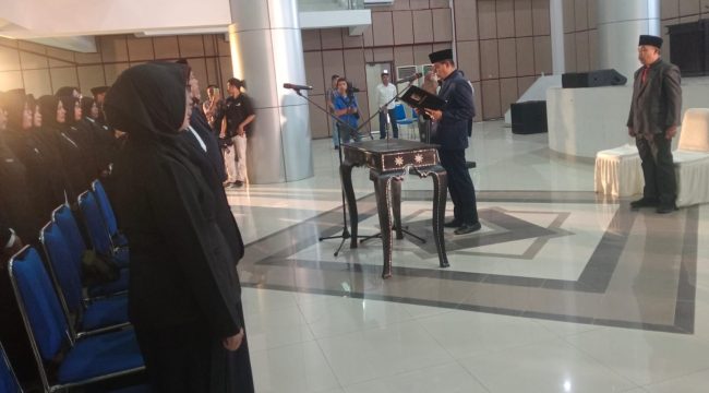 Foto : Bupati Lombok Timur didampingi Kepala Dinas Pendidikan dan Kebudayaan lombok timur melantik 115 Kepala Sekolah, Tingkat TK, SD dan SMP di ballroom Kantor bupati pada hari Jum'at (30/10).