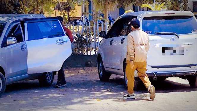 
 Foto : Oknum Pegawai Pemerintah dengan Perjanjian Kerja (PPPK) berinisial AM Operator SDN 1 Sepapan Kecamatan Jerowaru usai di periksa BKPSDM selasa (06/10)